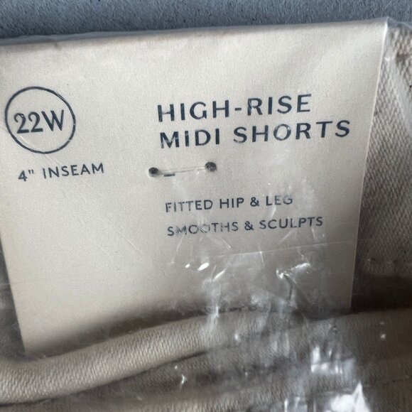 Universal Thread Women's Plus Size High-Rise Midi Jean Shorts Off-White 22W - Picture 6 of 7